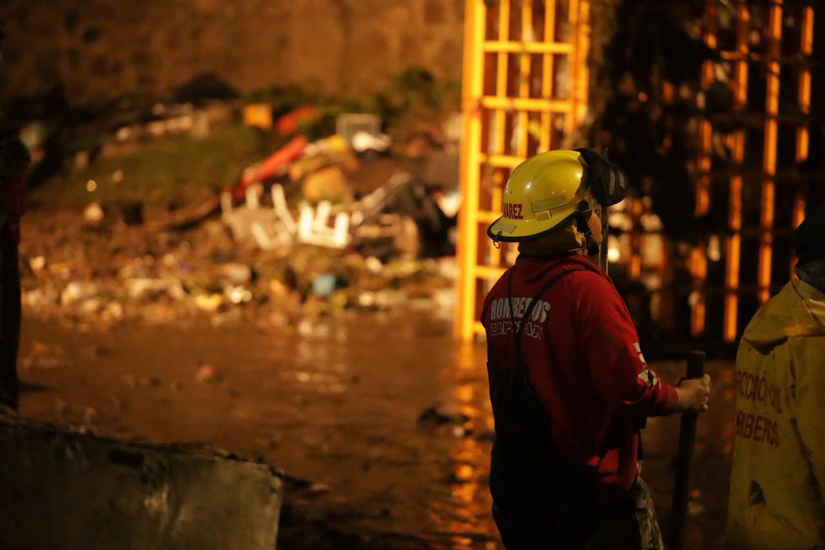 UMPCyBZ's tweet photo. #SeguimosApoyando
Tras la tormenta de esta tarde, se lleva a cabo un operativo conjunto para apoyar a las y los zapopanos afectados en las colonias de La Martinica, Lomas de Tabachines y Mesa Colorada.
🧵 https://t.co/8t1OxcwIov