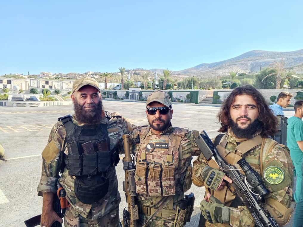 " تمسّكْ إن ظَفِرتَ بوُدّ حُرٍّ
فإنّ الحُرّ في الدنيا قليلُ ."