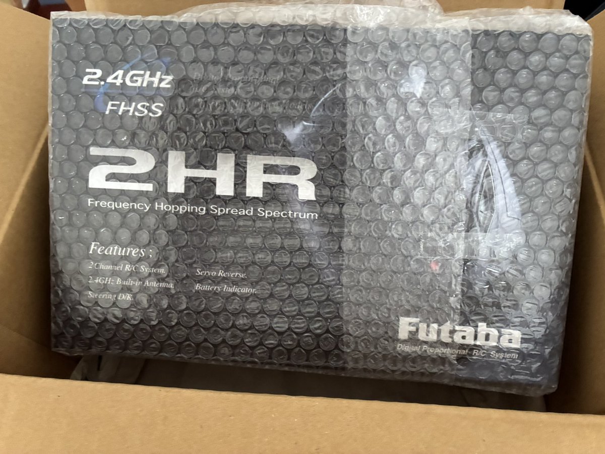 ryu1n34's tweet photo. ようやく手頃なスティックプロポが手に入った。液晶パネルの無いプロポはかな〜り久しぶり🤣
持った感じはなかなかにいい感じ。 https://t.co/NPB4Ownx7m