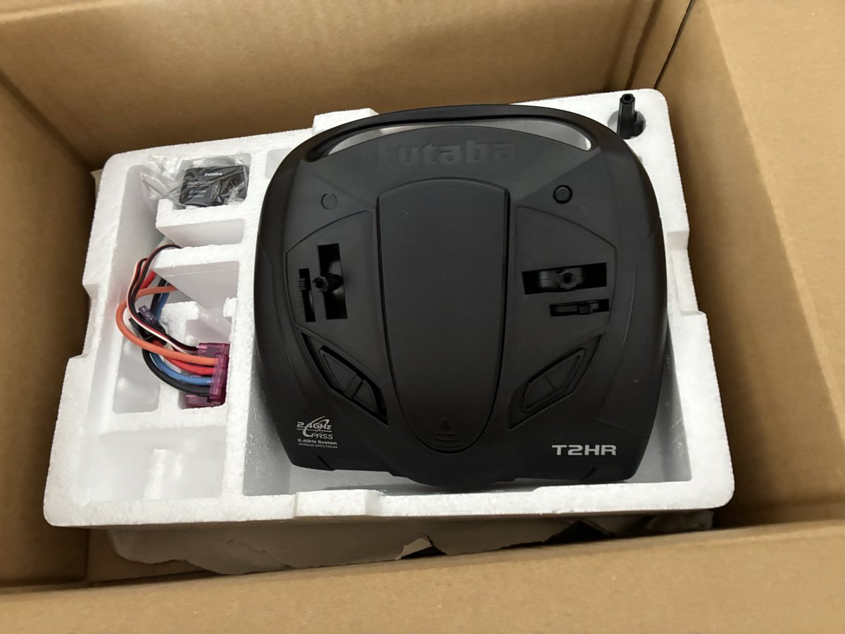 ryu1n34's tweet photo. ようやく手頃なスティックプロポが手に入った。液晶パネルの無いプロポはかな〜り久しぶり🤣
持った感じはなかなかにいい感じ。 https://t.co/NPB4Ownx7m