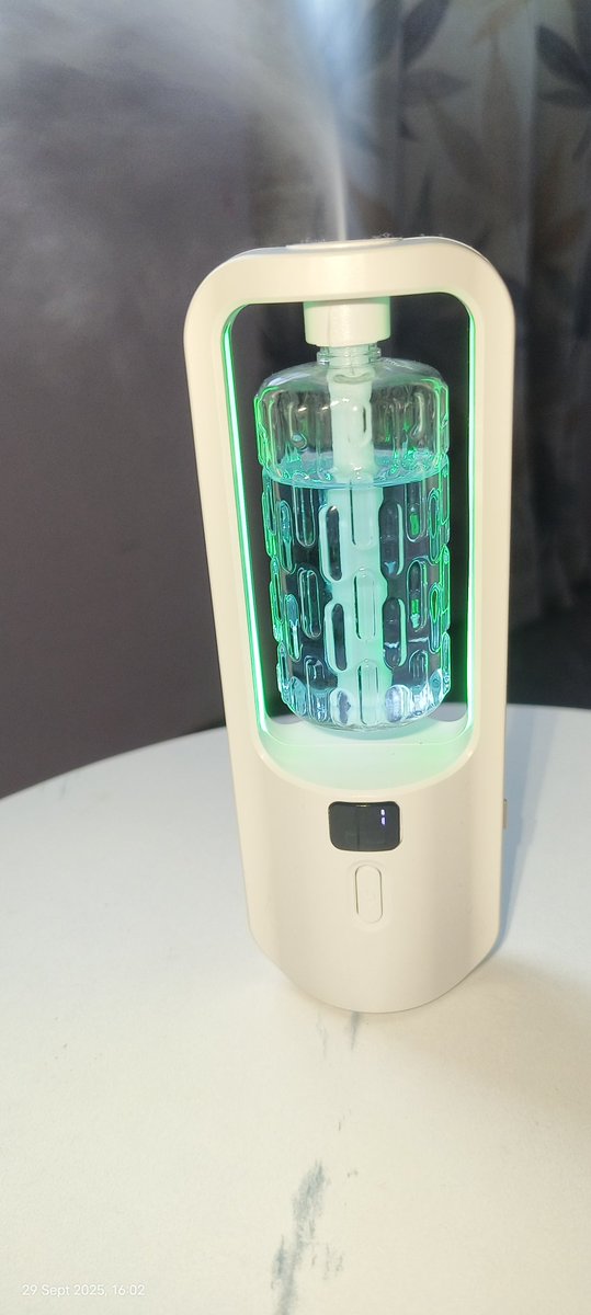 Bdayatul's tweet photo. Suka bau hotel??
Pewangi rumah ni,seriously memang 
feeling dekat hotel 😍
Paling best,refill nya murah yg amat..
Boleh lah buat stock byk2 kan 😉
Rechargeable dan tahan sampai 2minggu..Level yg berbeza untuk pilih jarak semburan..
Dapatkan disini ⬇️
https://t.co/slAjyKHSBd https://t.co/WYjtA34Ne0