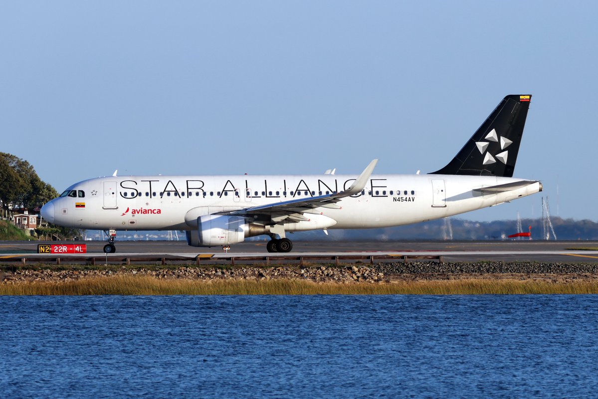 airwaysmagazine's tweet image. Some sunny spotting from Boston Logan

📸 : Darryl Sarno /Airways         

#airbus #boeing #avgeek