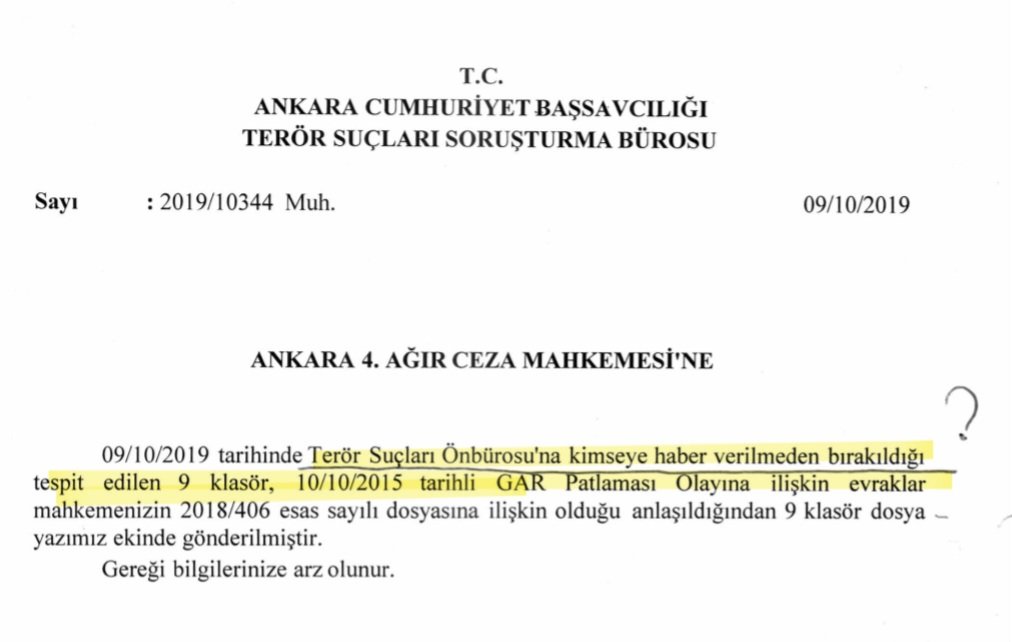 10EkimDavasi's tweet photo. 30.09.2015

Katliam failleri Yakup Şahin ve Hüseyin Tunç bomba yapımında kullanılan “Amonyum Nitrat 33” satın alırken satıcının şüphelenmesi üzerine ihbar edildi.

İhbar evrakları dava dosyasına eklenmedi. Katliamdan 4 yıl sonra adliye odalarında bulundu.

#10YılÖnceBugün https://t.co/lvnTV9xGVi