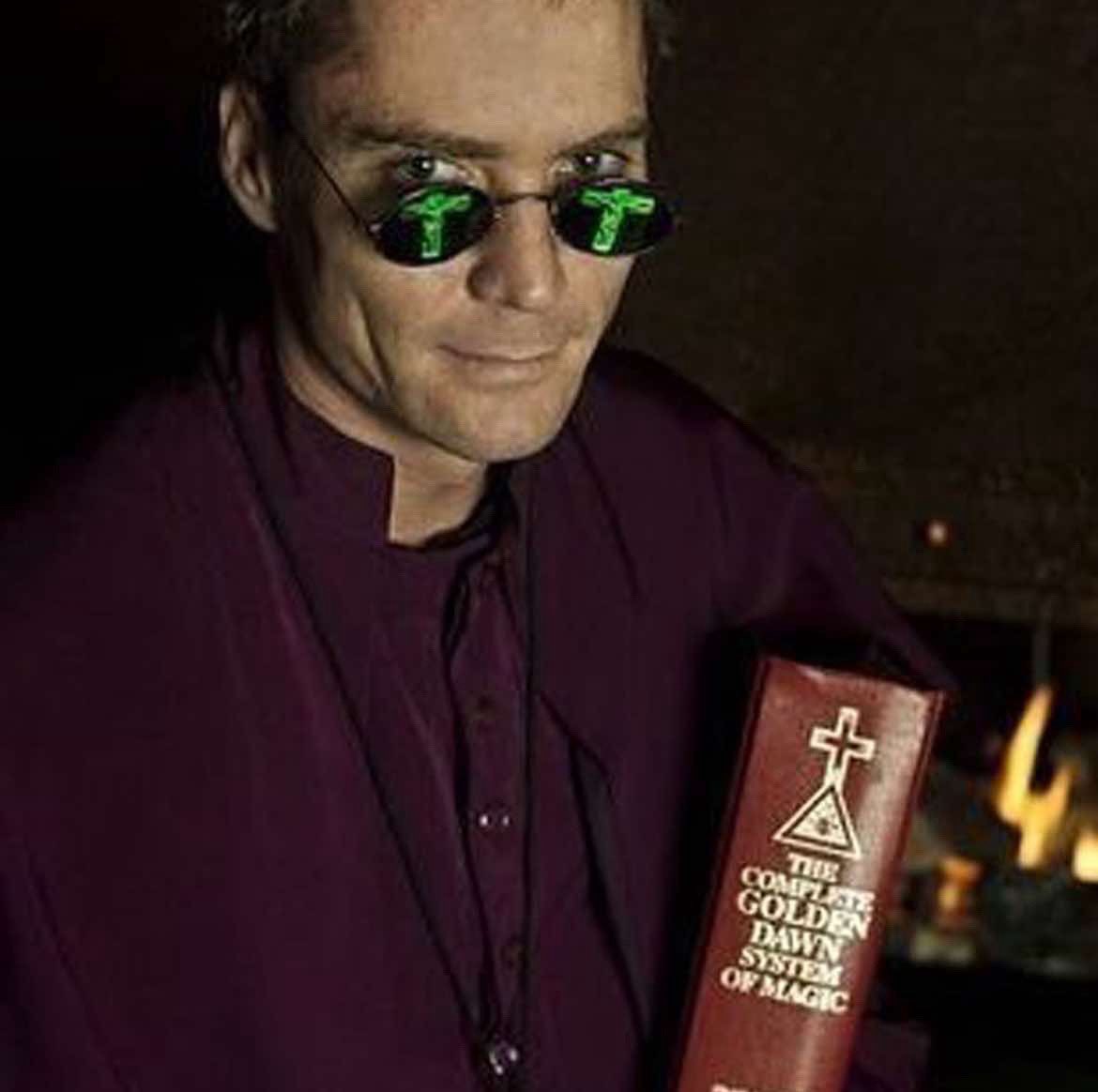 DJ ANNOUNCEMENT:
⭐️SYME TOLLENS ⭐️ 

Catch Syme spinning the decks this Friday 3rd October at our DEMASQUE: 7th ANNIVERSARY XXXTRAVAGANZA at New Guernica  🪩 

All info + tix via link in bio or direct at demasquemagazine.com 🖤