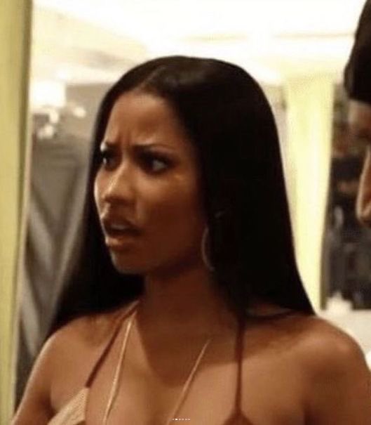 Woke up &amp; twitter is on flames ! What’s 🍵