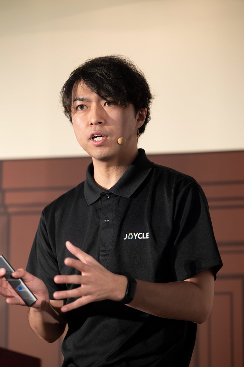人口減少などの理由で、ゴミ焼却炉を維持できない自治体が増えています。Carbon第12号では、全国のゴミ問題のサステナブルな解決を目指す『JOYCLE』様をご紹介しています。
同社は、ゴミを遠方の大型処理施設まで運ばなくても、ゴミを燃やさずに分解し、資源化することができる小型装置「JOYCLE
