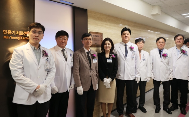 Kpop_Herald's tweet photo. Severance Hospital in Seoul officially opened the Min Yoongi Treatment Center on Sept 30, named after @BTS_twt’s #SUGA. He previously donated 5 billion won in June to establish a treatment center dedicated to children with autism spectrum disorder. The center introduced the music-based "MIND (Music-Interaction-Network-Diversity)" program, which blends art and therapy to enhance communication and social development under expert guidance. 
Photo credit: Severance Hospital
#SUGA #BTS #BTSSUGA #AgustD #MINYOONGICENTER