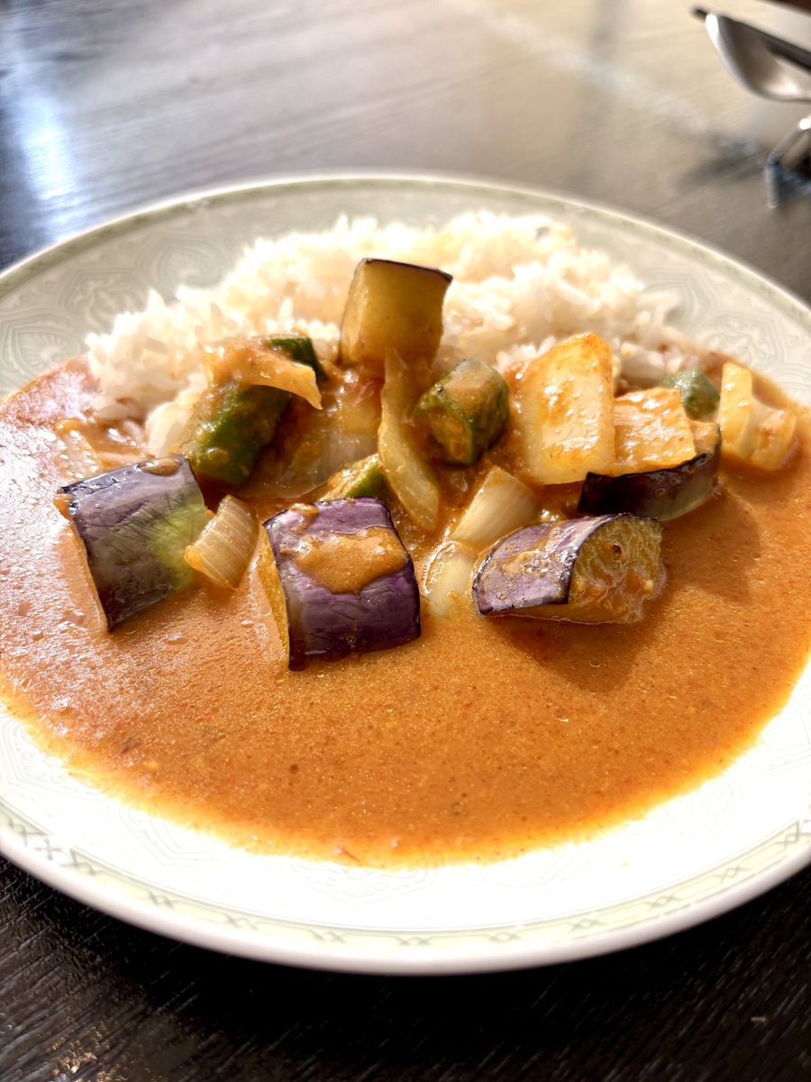 GourmetCast's tweet image. ビュッフェのアッサムカレーが衝撃的な旨さでした!恥ずかしながら3皿頂きました🫡
「シンガポール・シーフード・リパブリック銀座」にて