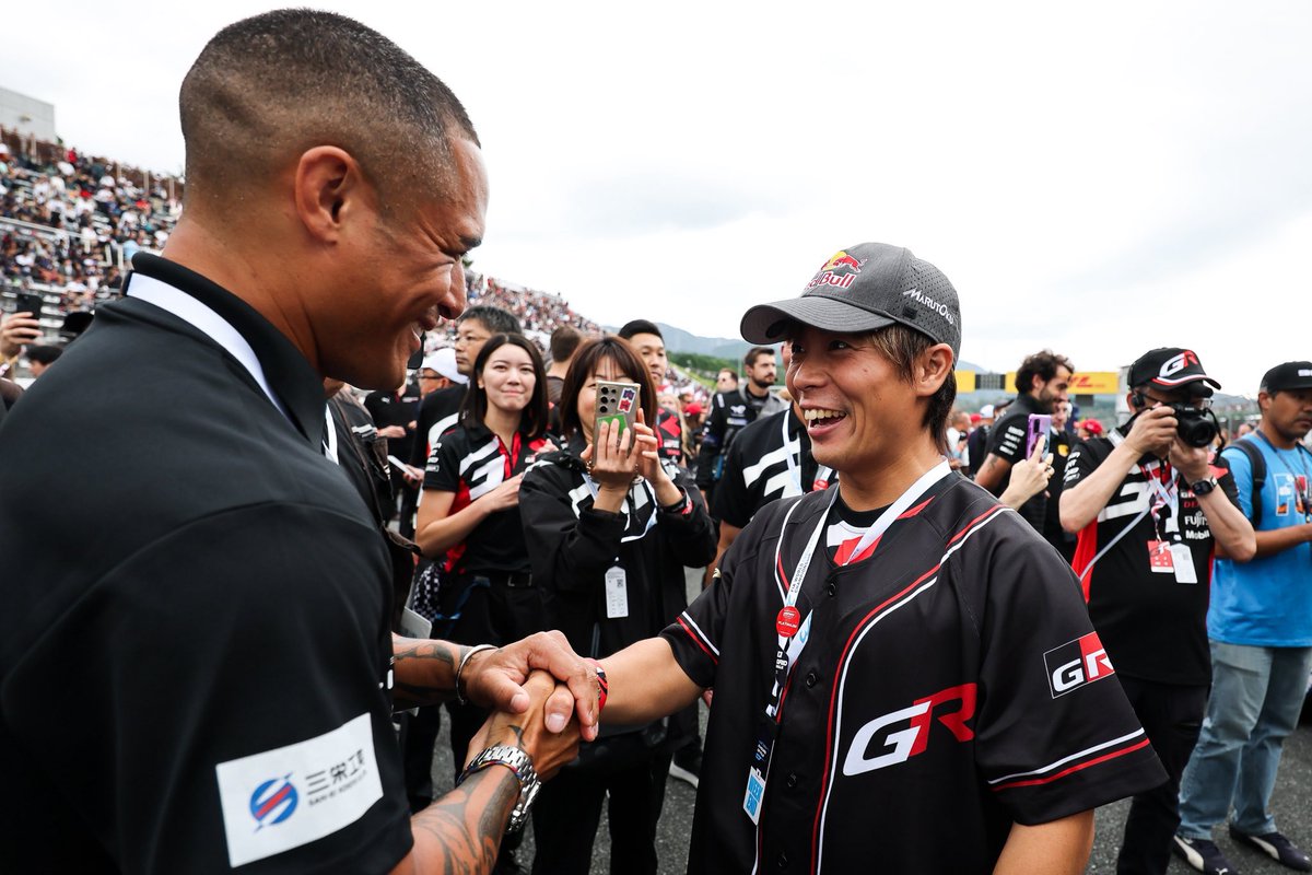 Great to see you again Aaron!🏉🤩 #AaronSmith 

WEC 富士6時間耐久レースの会場で、ニュージーランドのスーパースターラグビー選手のアーロンと1年ぶりに再会🏉🔥
一緒にTGRチームの応援してきました！📣