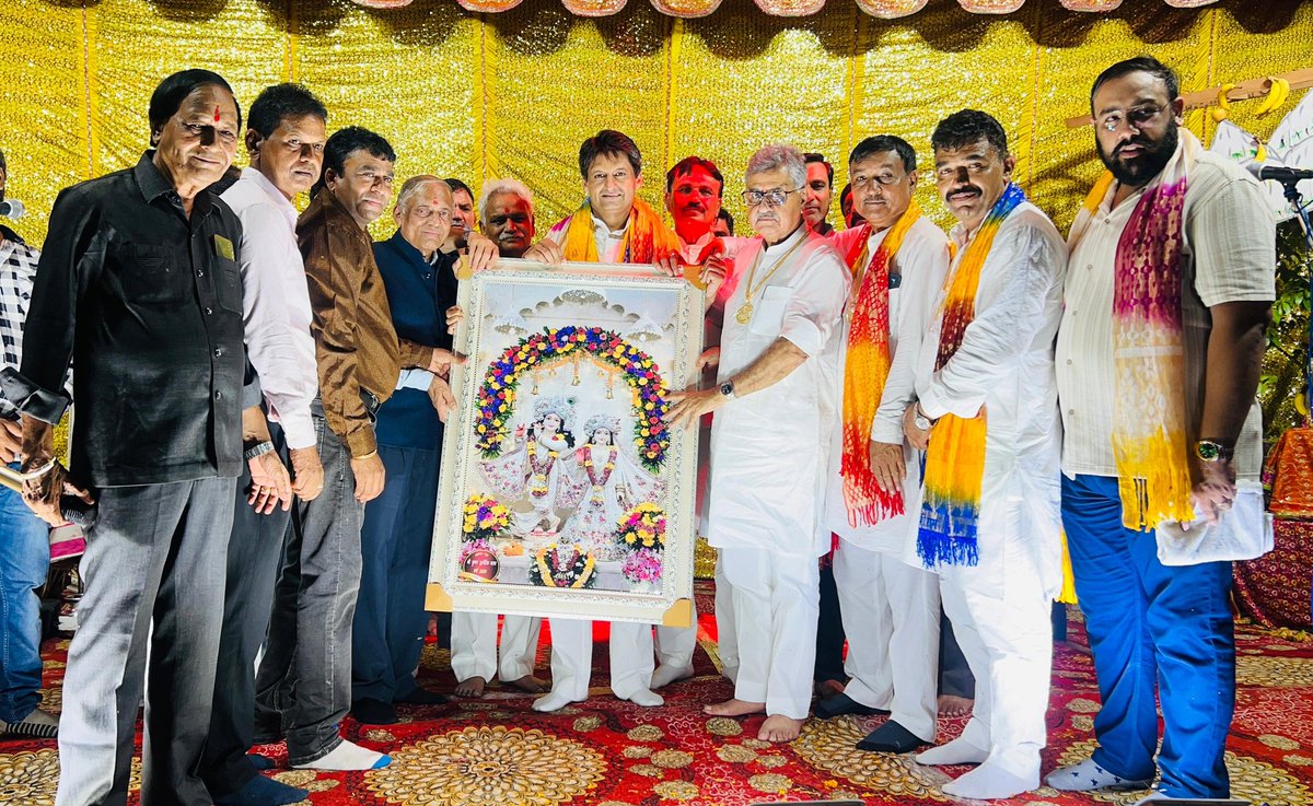 कल देर रात तक रोहतक में विभिन्न स्थानों पर आयोजित रामलीला कार्यक्रमों में शामिल हुआ और सभी को नवरात्रि व आगामी दशहरा पर्व की शुभकामनाएं दी।

साथ विधायक <a href="/BBBatra/">Bharat Bhushan Batra</a> जी, रोहतक शहर जिला कांग्रेस अध्यक्ष कुलदीप सिंह KD जी, रोहतक ग्रामीण जिला कांग्रेस अध्यक्ष बलवान रंगा जी आदि।