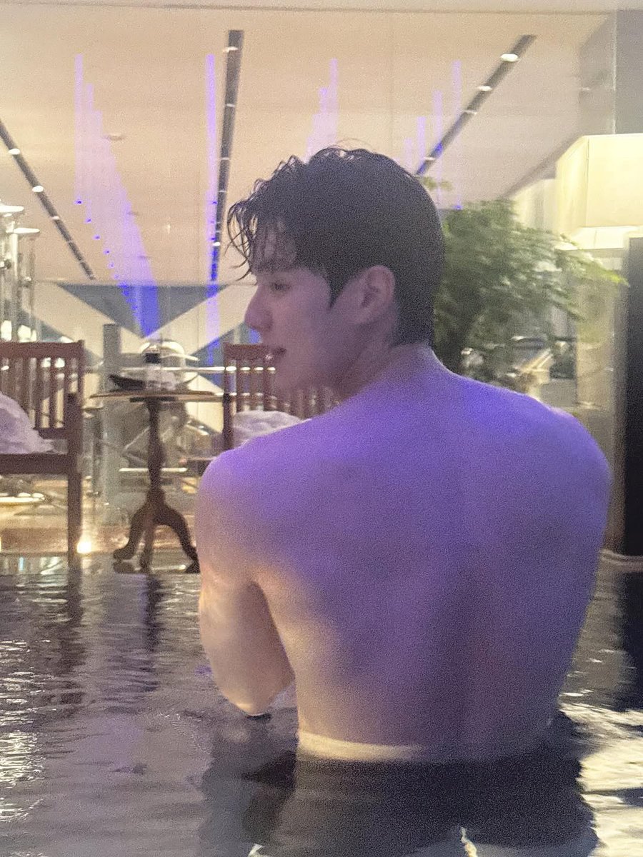 ssttaarrsky's tweet photo. บางทีเราก็แค่อยากมองหน้าหล่อๆ นะ ไม่น่าหันหลังมาแบบนี้เลย จาเปงลม🤧
#LeeChaemin คนดีคนเดิม 🥹🥰 https://t.co/brDFsbrBeD