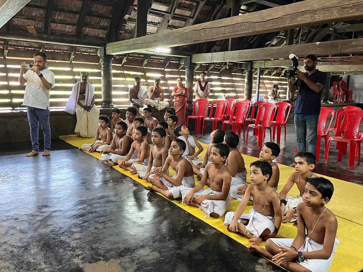 Batuks getting ready for the #ViksitBharatKeRang, Kala Ke Sang #SewaParv Artist Camp by <a href="/ignca_delhi/">Indira Gandhi National Centre for the Arts</a> &amp; <a href="/LalitKalaLKA/">Lalit Kala Akademi</a> in Thrissur, Kerela. To see their exciting artworks 🖌️🎨 on #ViksitBharat, stay tuned!

#CultureUnitesAll