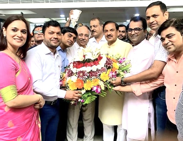 मेरे जीवन के प्रेरणास्त्रोत आदरणीय सांसद डॉक्टर महेश शर्मा जी क़ो जन्मदिवस की हार्दिक शुभकामनायें 🙏 
⁦⁦<a href="/dr_maheshsharma/">Dr. Mahesh Sharma</a>⁩