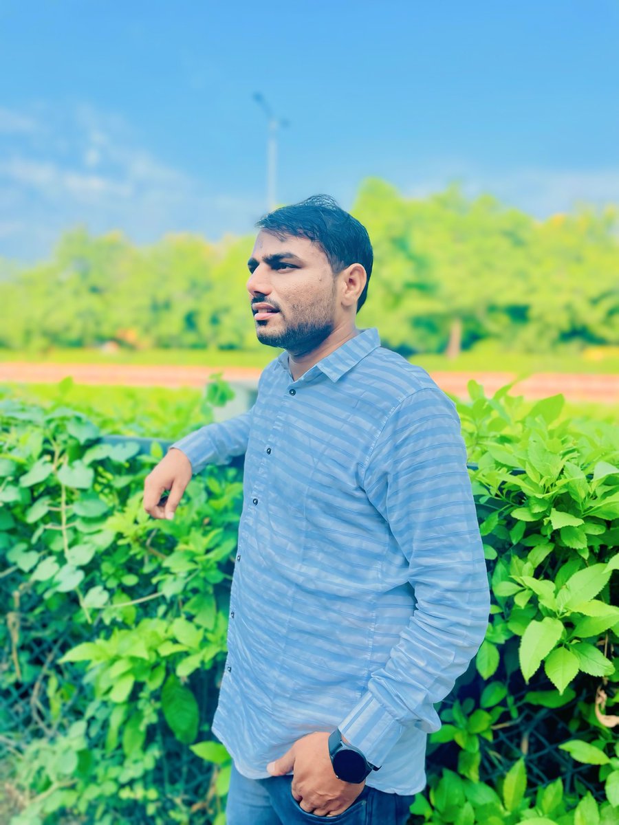 जवानी को बचा सकते तो हैं हर दाग़ से वाइज़,
मगर ऐसी जवानी को जवानी कौन कहता है..!
🖤🤙🏻👏🏻