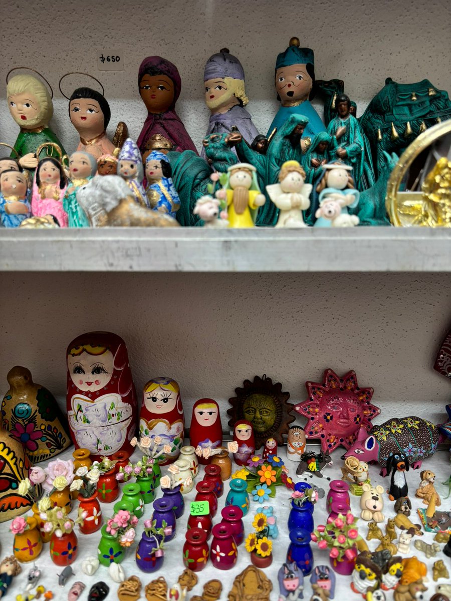 Artesanías 3 Lunas, Local 43 Planta baja, tiene gran variedad de Artesanías 100% Mexicanas hechas a mano desde Ropa, Fachadas, Piezas de Ceramica, Madera y Barro, Cuadros pintados al Óleo, Imanes, Miniaturas y Recuerdos Mexicanos. 
Te esperamos !
#artesaniasmexicanas