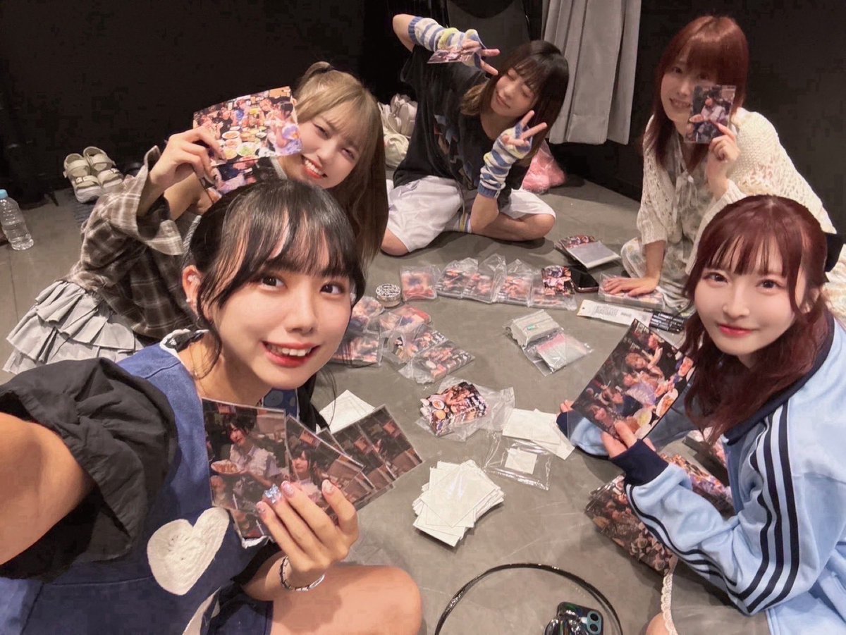 ENGAGchan's tweet photo. いよいよ本日ᐡ⸝⸝>  ̫ <⸝⸝ᐡ

みんなでいっぱい準備しました❕♡
不束者ですが、よろしくお願いします🤍

💍出演
愛川こずえ、あまね、天野真里亞、小鳩りあ、穂村ゆうか

🪽会場　SPACE ODD
東京都渋谷区猿楽町2-11 氷川ビル1F

💞開場 18:30 / 開演 19:00

#えんげちゃん同窓会 https://t.co/H8VlV2oJq4