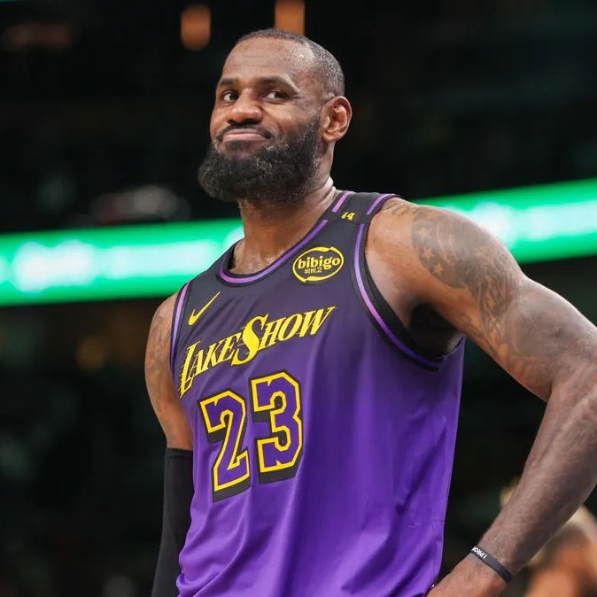 NBAGunlukleri's tweet image. Muhabir: "23. yılında Lebron James.. Bu çılgınca değil mı?"
Jake LaRavia: "Evet. Ben 23 yaşındayım." 🤣