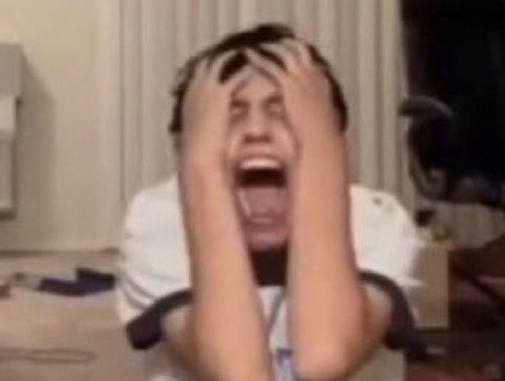 markfori's tweet photo. 14-year-old me watching freya lose to a rigged contest was one thing....... but 23-year-old me watching it happen again BUT this time, the love interest has a hand in it is another ahuhuhu walang healing of inner child na mangyayari for today’s video, nadaya na naman tayo 😭 https://t.co/u0EMrN0UIF