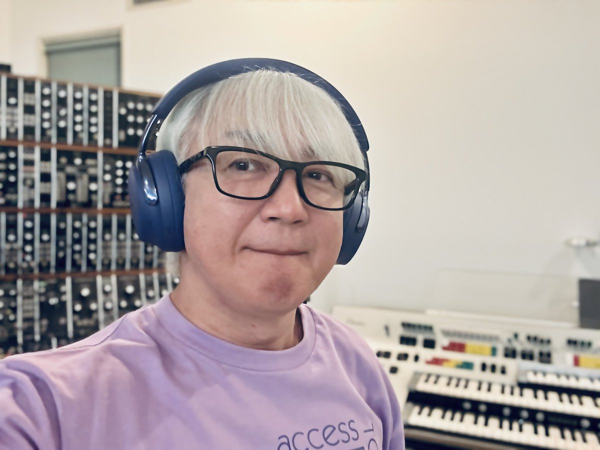 daisukeasakura's tweet image. リリースされたばかりのBOSE🆕ヘッドホン！超強力なノイキャン(なんと自分で調整できる)と空間オーディオの臨場感、素晴らしいですー👏✨ボク注目３つの入力ソースを試してみたよー🎧♫
▶️Bluetooth：リスニングには完璧です！楽器演奏やDTMには少々レイテンシー感じます🎧✨…