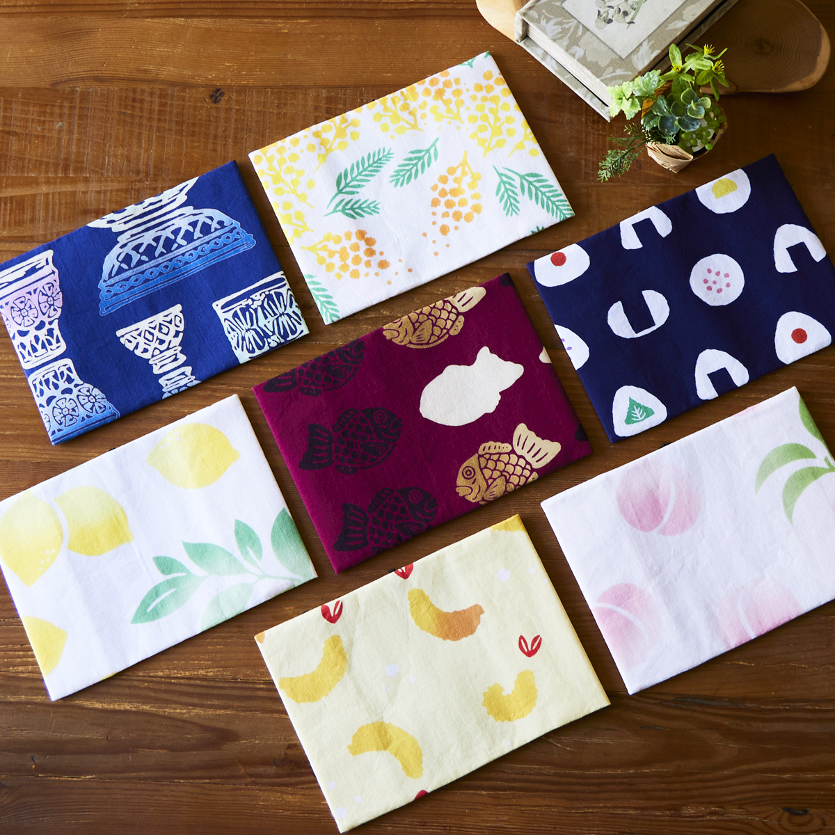 本好き必見！
注染ブックカバーで読書時間をもっと心地よく📚

手ぬぐい同様、使い込むごとに手になじむ使い心地がとても愛着のわくブックカバー。数量限定！気になる方はお早めに☺️

sub-jikanstyle.ssl-lolipop.jp/jsnet/blog/arc…

#注染 #ブックカバー #和雑貨 #読書好き #暮らしを彩る #プレゼントにおすすめ #bookcover