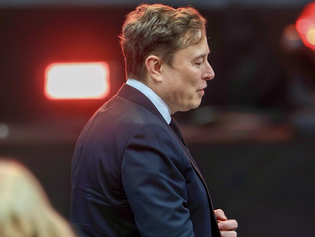 cb_doge's tweet image. BREAKING: Elon Musk is now very close to half a trillion dollars in net worth.

• His net worth is now $490 billion.
• Up $1.7 billion today.
• The only individual in the $400B club
• The richest person in the world.
• Projected to become world’s first trillionaire.