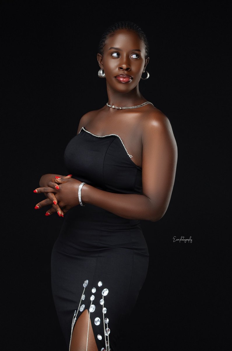 Essential 🌻 🌺 tweet media