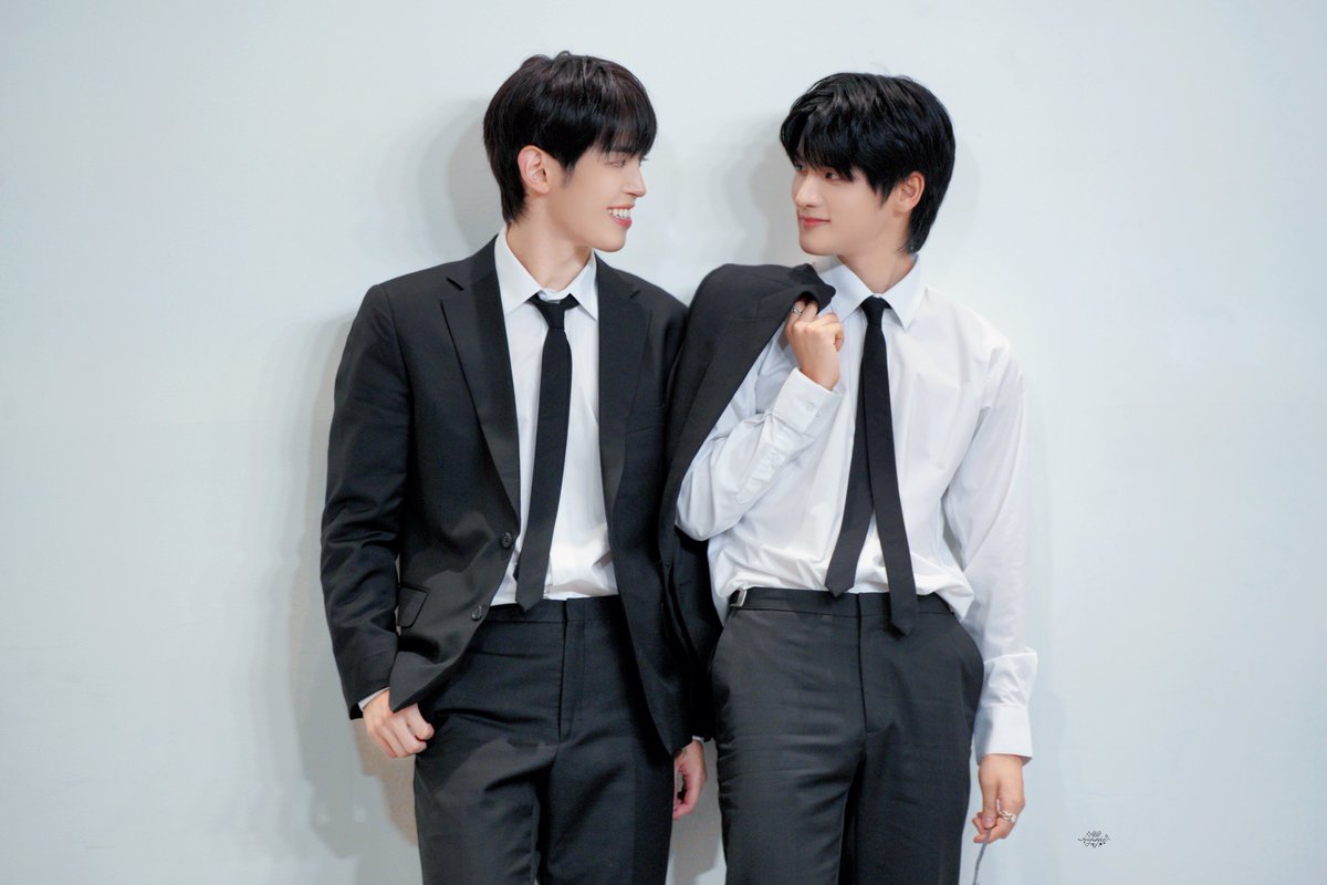 20250928

#나우즈 #NOWZ
#현빈 #HYEONBIN
#윤 #YOON