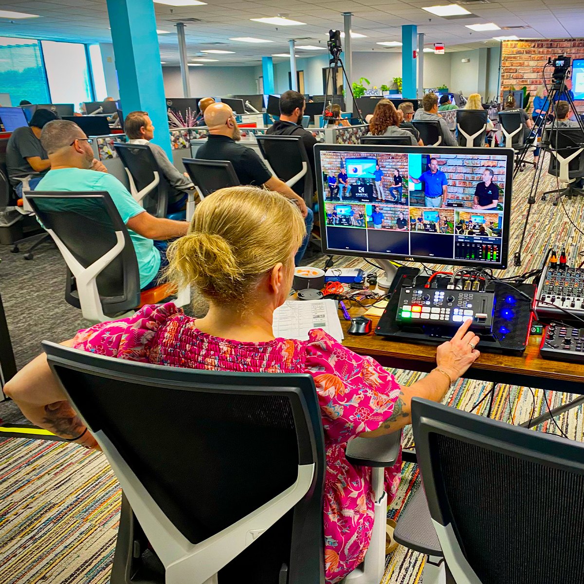 osee_tech's tweet image. ✨Recapping the highlight moments from a town hall meeting at Kinetic Advantage LLC
#OseeGoStreamDeck

📸 by @rockdog_productions
.
.
#oseetech #OseeGoStream #GoStream #GoStreamDeck #livestream #livestreaming #videocreator #youtuber #contentcreator #multicamera #hdmiswitcher