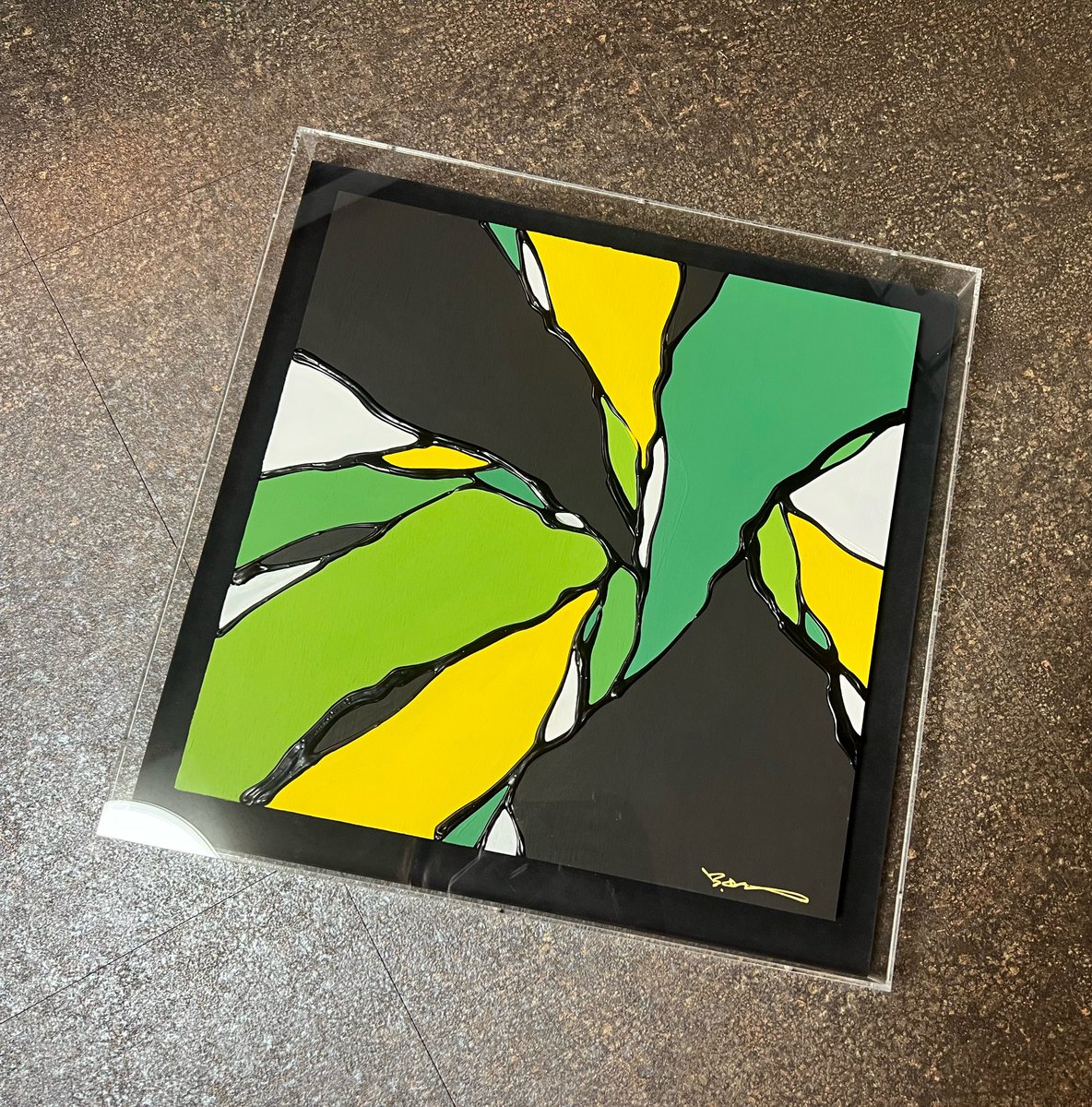 BONDGRAPHICS's tweet image. オーダーの原画作品、完成！

お客様の会社のコーポレートカラーに基づき、CELLSを制作させて頂きました（S6号／アクリルボックス黒）

彩り豊かな日々を心よりお祈りしています。
ありがとうございました！