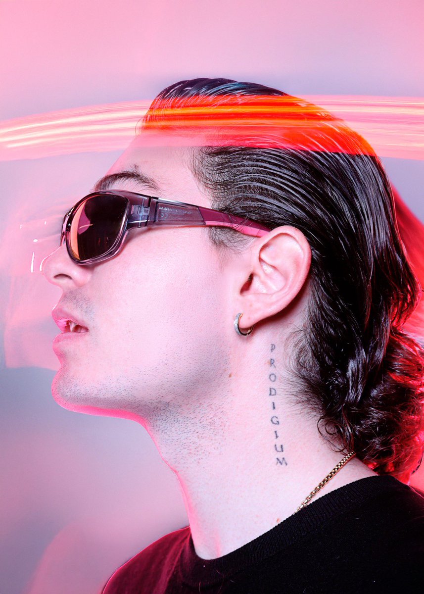 [ losesquivel X CROM ] > 🐎🔥
Digital cover issue 0022

Photo <a href="/alvaronates/">alvaronates</a> 
Dc @axelescalante 
Styling  @omarovleaguestudio 
Team @sebastian_ordorica 
 @mauri.montes 
Studio @ovzkd 
Arte <a href="/pixelio/">Allan MacKinnon</a>.mx 
> @eugenioesquivel23 @sebastianesquivel