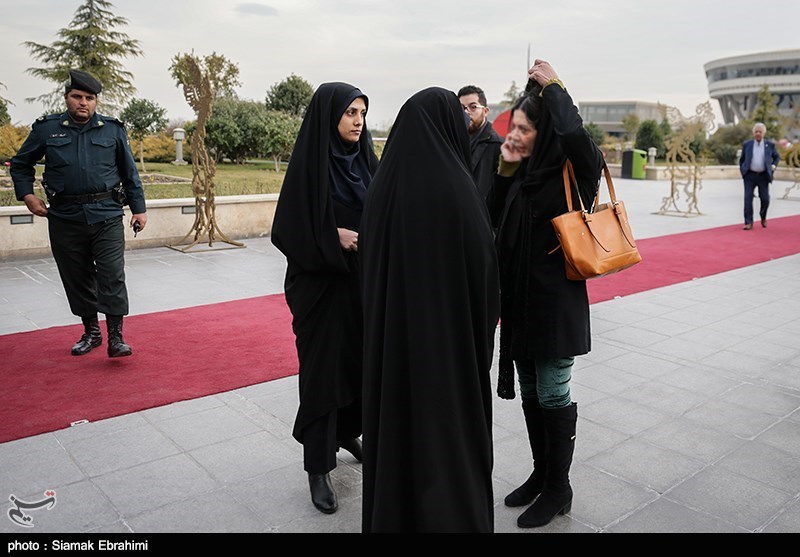 Sari_pishik's tweet photo. گشت ارشاد، ۱۰ سال پیش https://t.co/MbPig6blEE