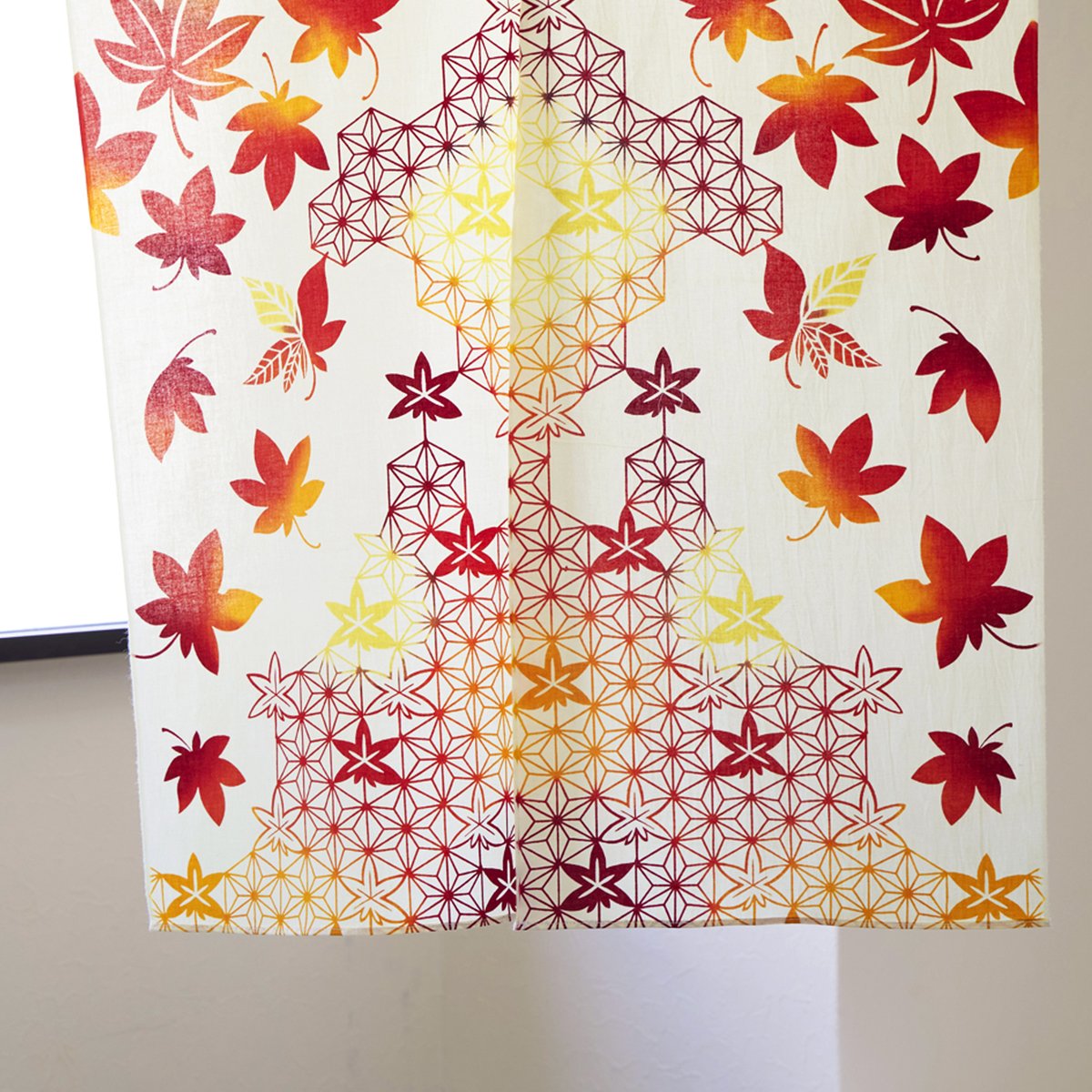 「舞紅葉」手ぬぐい暖簾｜秋の新作インテリア＆贈り物におすすめ

日々の暮らしを彩る新しいアイテムがJIKANSTYLEに仲間入り。ぜひご覧くださいませ♪

※オンラインショップと丸の内店のみ

sub-jikanstyle.ssl-lolipop.jp/jsnet/blog/arc…

#手ぬぐい #暖簾 #和インテリア #紅葉 #秋の暮らし #japanesedecor #momiji