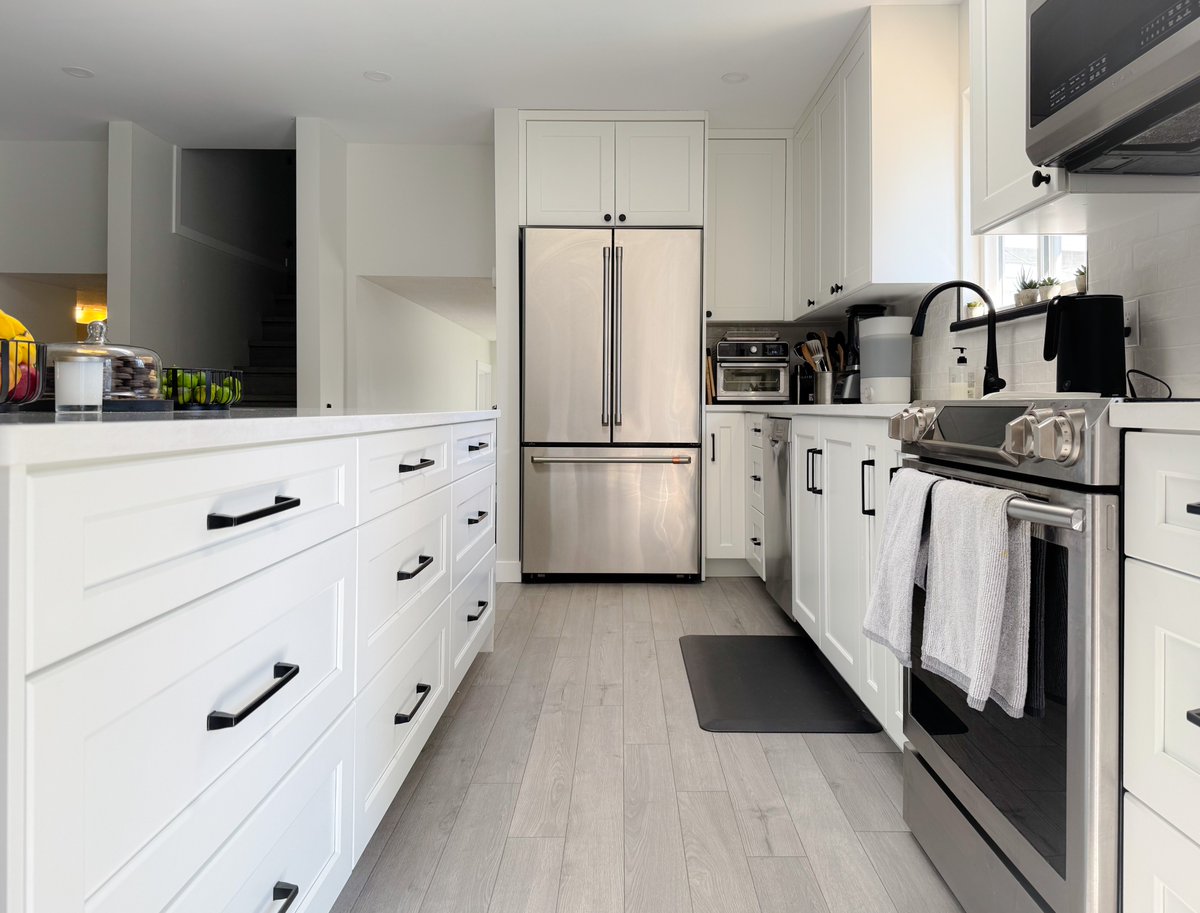 1KitchenExpress's tweet image. Still dreaming of a new kitchen before Christmas? Our in-stock cabinets make it possible.

Fast. Reliable. Affordable.

👉 Read the blog: kitchenexpress.ca/in-stock-kitch… 

#KitchenExpress #InStockCabinets #Surrey #Langley