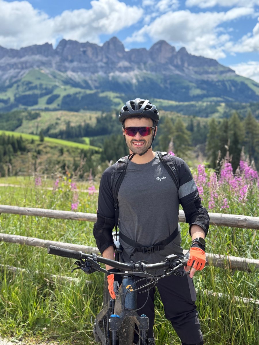 Seit fast fünf Jahren ist 𝗟𝘂𝗶𝘇 Teil von #AllforOneSwitzerland und bringt seine Leidenschaft für Innovation und Teamwork in jedes Projekt ein. Danke, Luiz, für dein Engagement, deine Neugier und deine Energie! 💙 #ConsultingLife