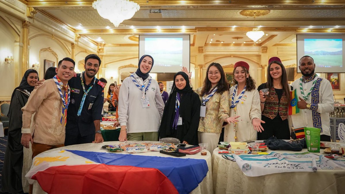 uaescout's tweet photo. القائدة نور الحسني من جمعية كشافة الإمارات كانت جزءًا من محطة تاريخية مع إطلاق المرحلة الجديدة من مبادرة رسل السلام في الرياض، بمشاركة أكثر من 60 كشافًا من مختلف دول العالم 🌍.

#رسل_السلام #كشافة_الإمارات #السعودية https://t.co/6E35rY3g7T