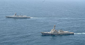 Def_PRO_Chennai's tweet image. #IndianNavy vessel #INSImphal took part in a passing exercise with #USSGridley of @USPacificFleet in #ArabianSea. Sharing of best practices, tactical manoeuvres, cross deck flying, anti-piracy Visit-Board-Search-Seizure #VBSS training &amp;amp; interoperability were parts of the #PASSEX