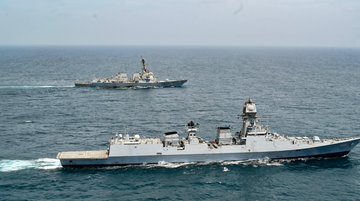 Def_PRO_Chennai's tweet image. #IndianNavy vessel #INSImphal took part in a passing exercise with #USSGridley of @USPacificFleet in #ArabianSea. Sharing of best practices, tactical manoeuvres, cross deck flying, anti-piracy Visit-Board-Search-Seizure #VBSS training &amp;amp; interoperability were parts of the #PASSEX