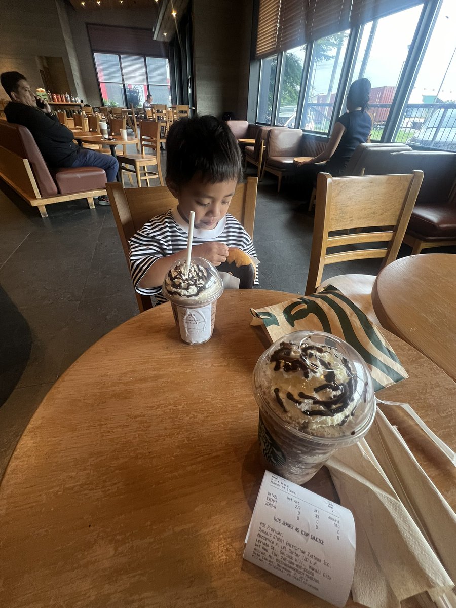 ellecrem's tweet photo. my little date https://t.co/kxrwhRBFG7