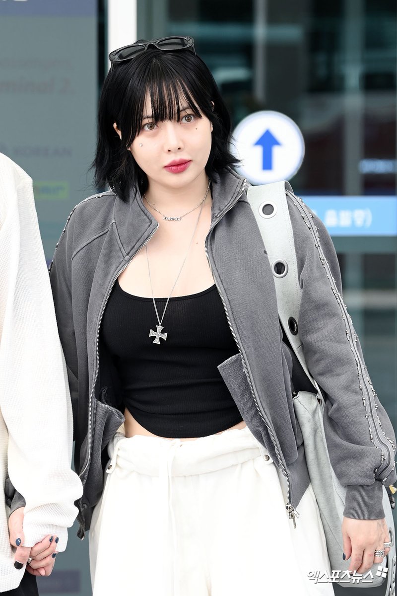 HyunA Airport Fashion