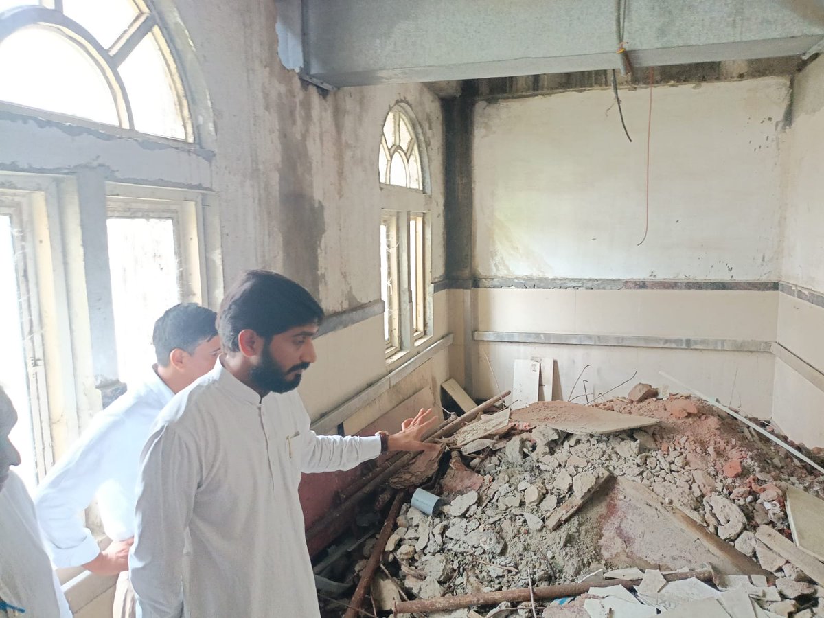 hamariawaz_news's tweet image. बदायूँ से सपा सांसद आदित्य यादव ने राजकीय मेडिकल कॉलेज की दुर्दशा को लेकर सरकार पर गंभीर सवाल खड़े किए हैं।
👉 सांसद ने उपमुख्यमंत्री व स्वास्थ्य मंत्री को पत्र लिखकर कहा कि मेडिकल कॉलेज की व्यवस्था बेहद लचर और चिंताजनक है।
#BudaunNews #AdityaYadav #SamajwadiParty #UttarPradesh