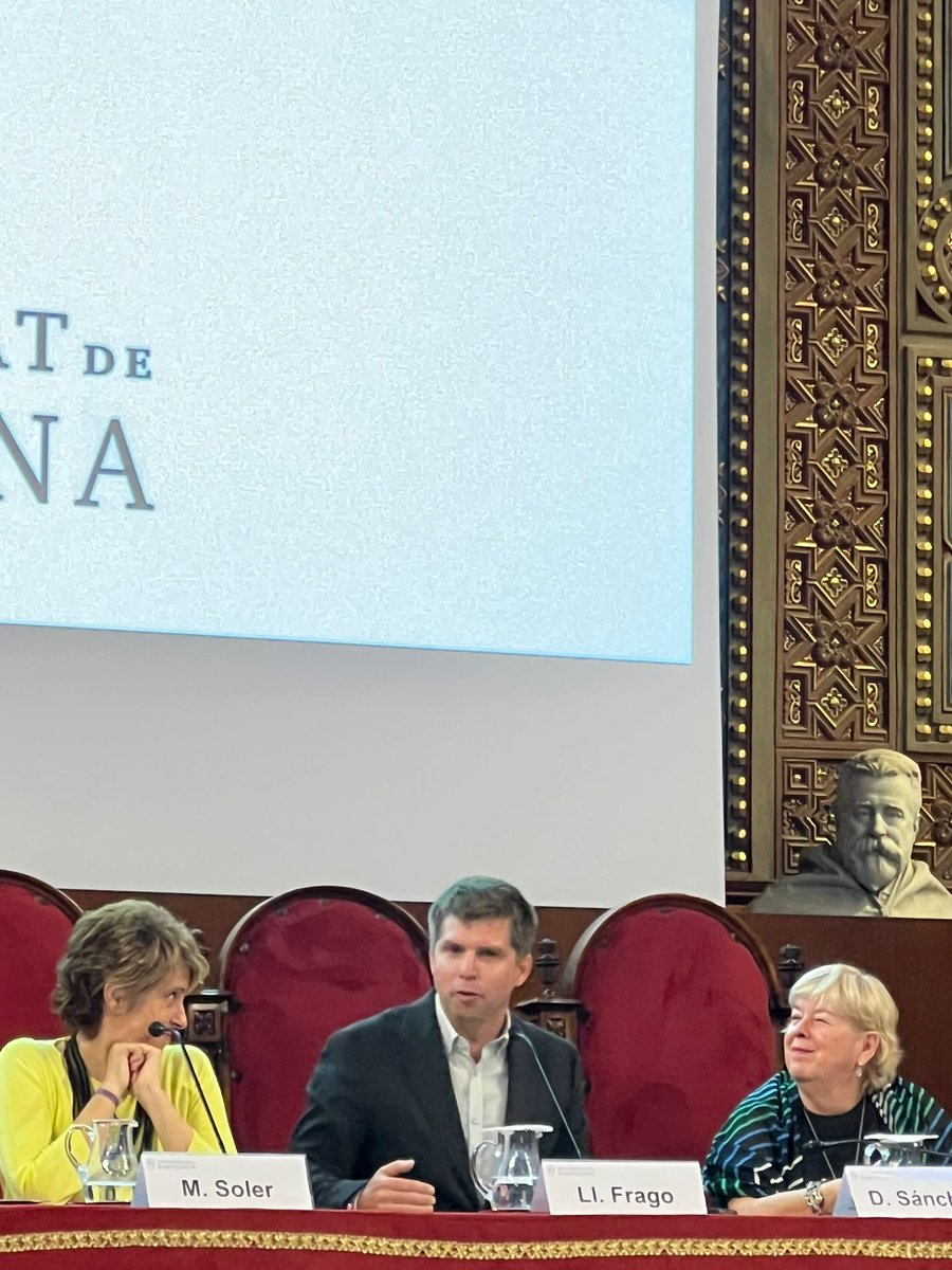 La setmana passada es va celebrat l'acte de graduació de la promoció 2021-2025 del Grau en Geografia al paranif de la UB. Molt il•lusionat d'haver estat el padrí de la promoció
Visca la Geografia