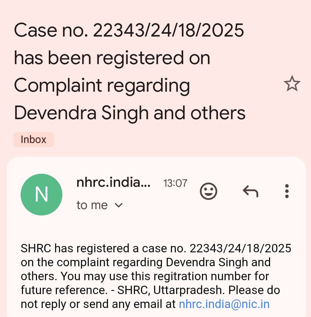 RohitKu37602893's tweet image. 🚨 मानवाधिकारों का घोर उल्लंघन! 🚨
उत्तर प्रदेश मानवाधिकार आयोग ने आजाद अधिकार सेना के पदाधिकारी श्री देवेन्द्र सिंह को बुलन्दशहर में तथा श्री खिजर गौस एवं श्री जरीफ मिर्जा को संभल में अवैध रूप से नजरबन्द किए जाने की शिकायत पर मुकदमा दर्ज कर लिया है। आयोग के अध्यक्ष श्री अमिताभ…