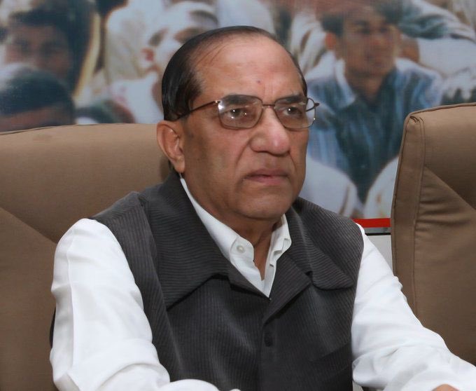 Deeply saddened at the passing away of veteran statesman Shri V.K. Malhotra Ji, the senior-most leader across party lines. It was a privilege to share the Delhi Vidhan Sabha (2008–2013) with him, and to learn from his wisdom, vast knowledge in legislative affairs, seniority, and