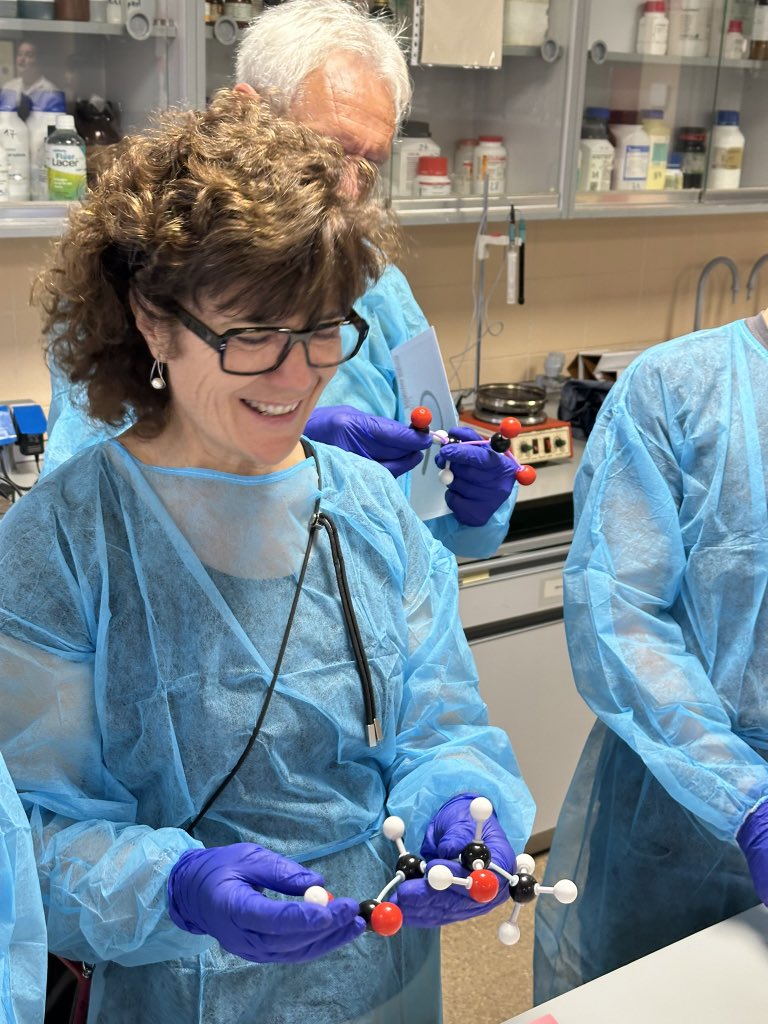 Last Friday <a href="/metabolomicaceu/">CEMBIO</a> joined the #EuropeanResearchersNight to share our passion about #metabolites and #metabolomics. Thanks to the whole team and all the attendants for a wonderful evening! <a href="/USPCEU/">Universidad CEU San Pablo</a> <a href="/USPCEUprensa/">USPCEU prensa</a>.