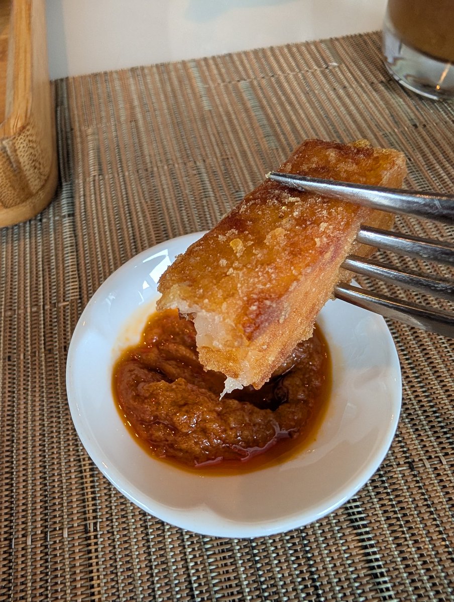 BlueHeartsUWS's tweet image. Complimentary afternoon tea at The George Penang By The Crest Collection.
Their #Laksa was really good.
Deep fried taro as well!
#TheGeorgeHotel 
#Penang
#Malaysia