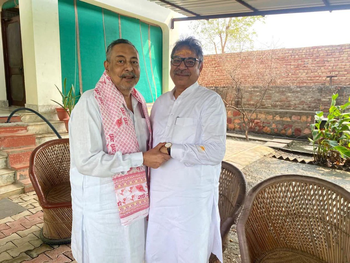 Bharatpur_1One's tweet photo. भाजपा के पूर्व प्रदेशाध्यक्ष श्री सतीश पूनियाँ जी ने आज स्नेहपूर्वक मुलाक़ात कर कुशलक्षेम जानी।
@DrSatishPoonia https://t.co/fKogxQ7W6m