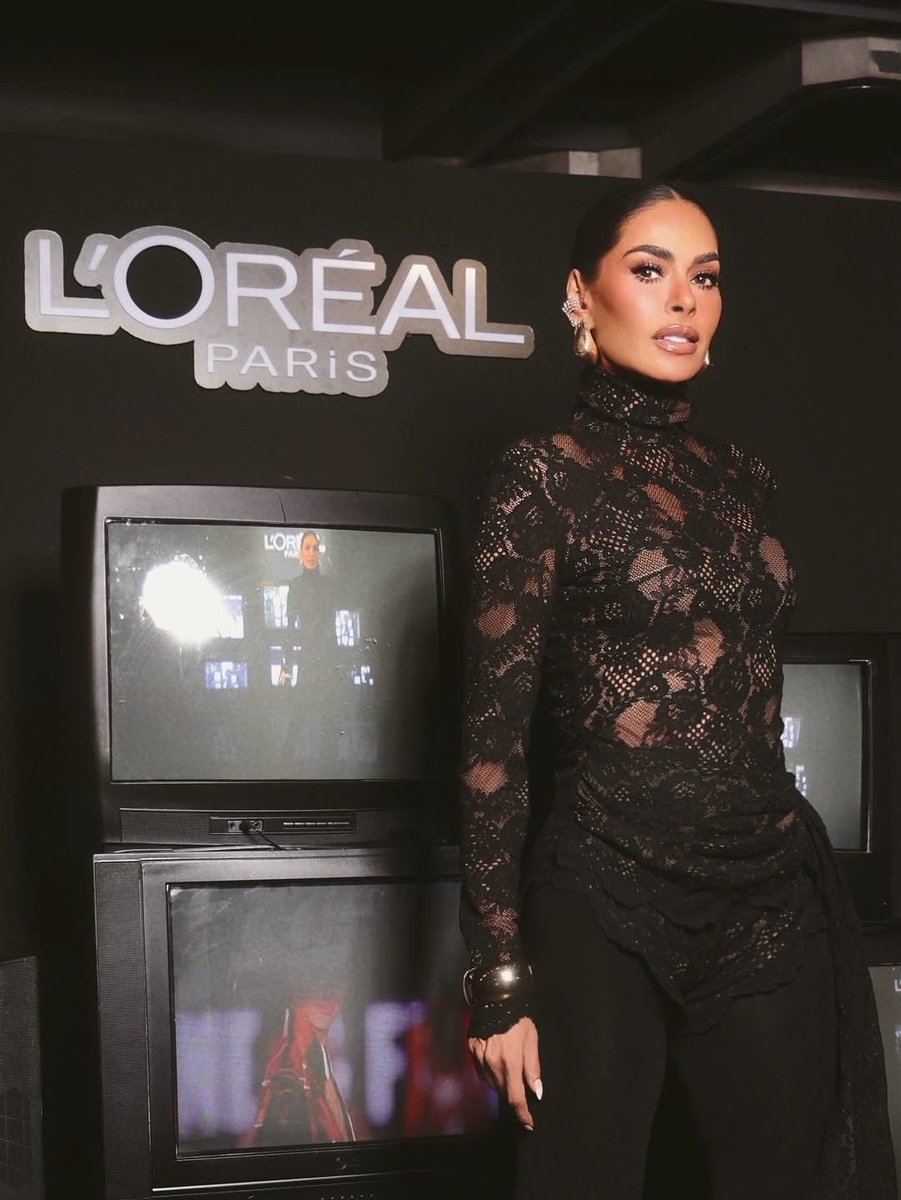 Galiupdate's tweet photo. Galilea Montijo #LeDefile México 🇲🇽 
por L’Oréal porque Tú lo Vales💋 https://t.co/pGHTVU7yp4