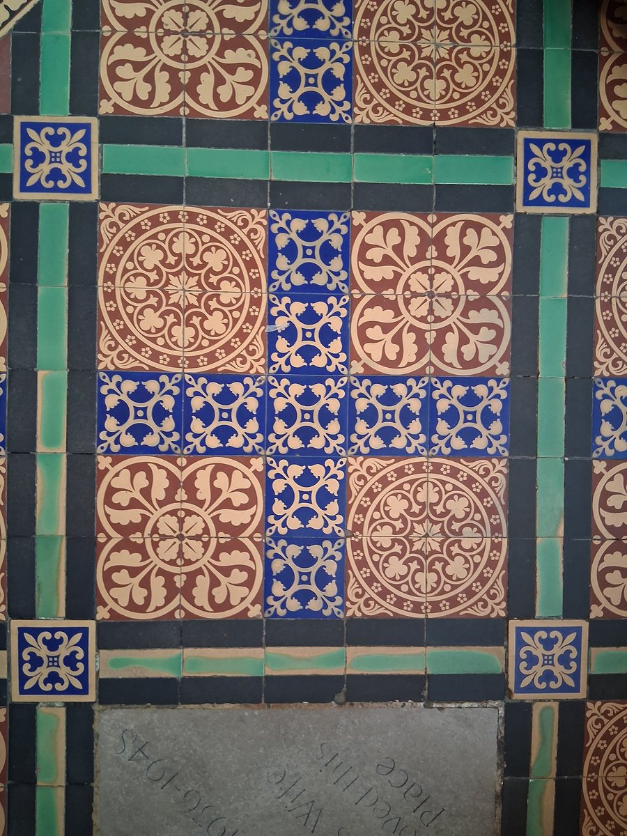 marksmeanderin1's tweet image. #tilesontuesday

Floor tiles from one of the chapels in @ExeterCathedral gutted to say I can&apos;t remember the name of the chapel or the person remembered in there.... 

#help #memoryfail #exploring #history