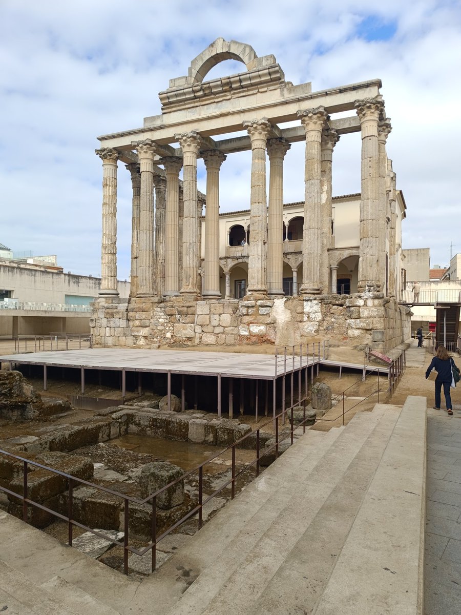 Turismo Mérida (@turismo_merida_) on Twitter photo Buenos días desde el Templo de Diana de #Mérida. #Felizmartes 😉 Buenos días desde el Templo de Diana de #Mérida. #Felizmartes 😉