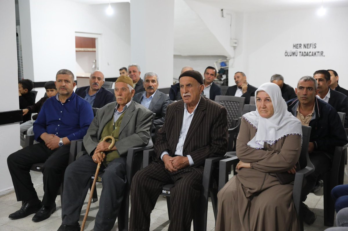 Halkın sorunlarını dinlemek ve çözüm olmak  için 
“Belediyelerimiz halka gidiyor” 
Şiarıyla başlattığımız belediye halk toplantıları ilçe örgütün de katılımıyla  devam ediyor..

<a href="/DEMPartiWan/">DEM PARTİ WAN</a> 
<a href="/dbp_reyaarmuse/">DBP İpekyolu / Van</a> 
<a href="/cnnuzunay/">Canan Uzunay</a> 
<a href="/SapkaciTahir/">Tahir Şapkaci</a>